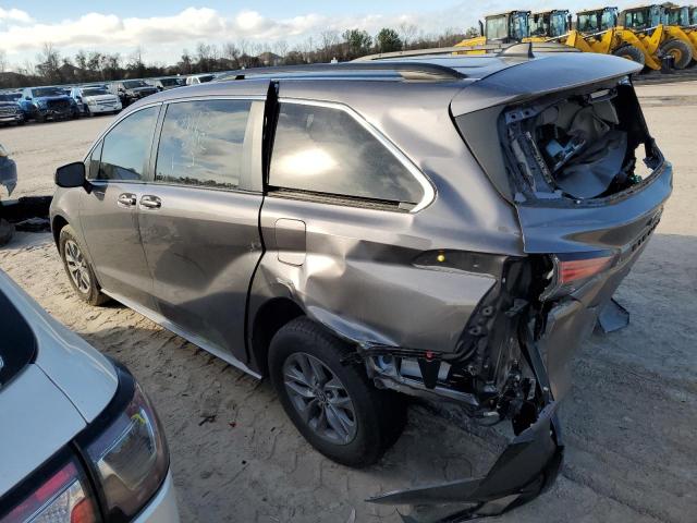 5TDKRKEC2NS083867 - 2022 TOYOTA SIENNA LE GRAY photo 2