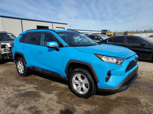 2T3P1RFV6KW063105 - 2019 TOYOTA RAV4 XLE BLUE photo 4