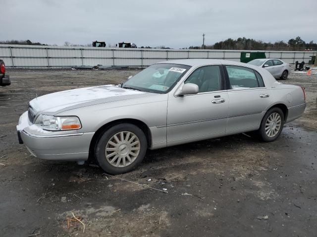 1LNHM81W34Y611717 - 2004 LINCOLN TOWN CAR EXECUTIVE SILVER photo 1