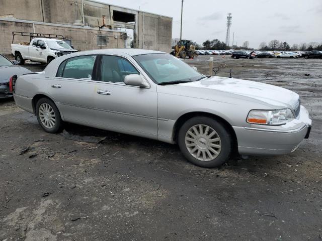 1LNHM81W34Y611717 - 2004 LINCOLN TOWN CAR EXECUTIVE SILVER photo 4