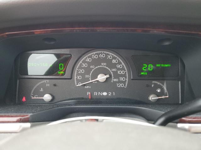 1LNHM81W34Y611717 - 2004 LINCOLN TOWN CAR EXECUTIVE SILVER photo 9