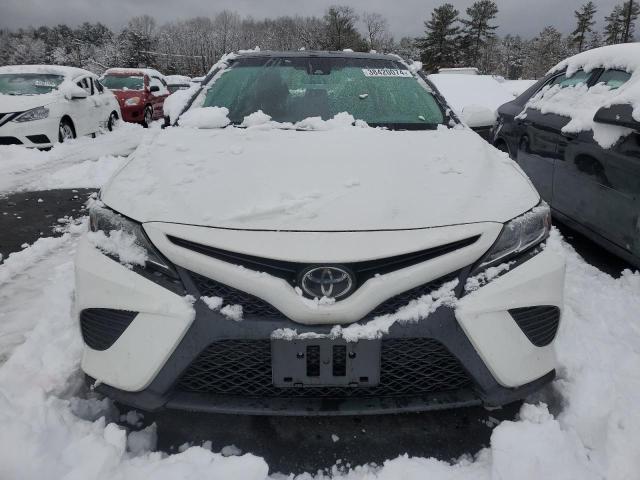 4T1B11HK3JU539641 - 2018 TOYOTA CAMRY L WHITE photo 5