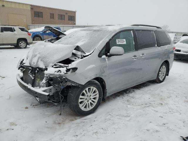 5TDYK3DC1BS147401 - 2011 TOYOTA SIENNA XLE SILVER photo 1