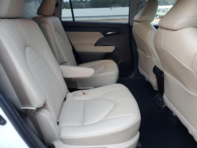 5TDGZRAH5NS556340 - 2022 TOYOTA HIGHLANDER XLE WHITE photo 11