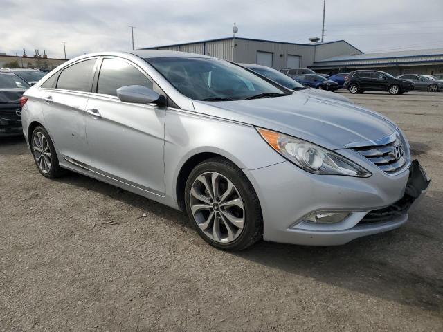 5NPEC4AB4DH771512 - 2013 HYUNDAI SONATA SE SILVER photo 4