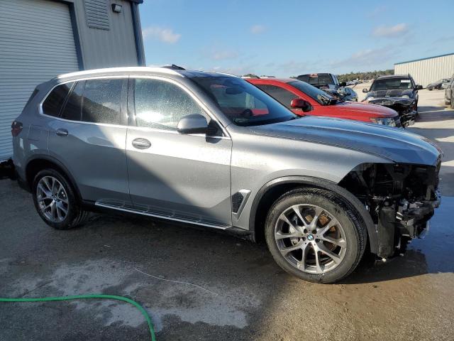 5UX23EU03R9U21063 - 2024 BMW X5 XDRIVE40I SILVER photo 4