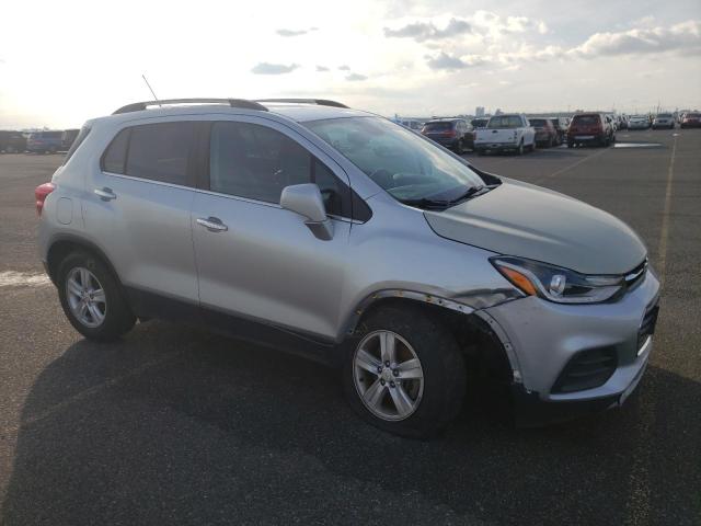 KL7CJLSB8JB605817 - 2018 CHEVROLET TRAX 1LT SILVER photo 4