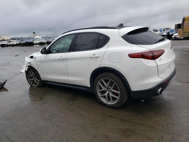 ZASPAKAN6K7C32105 - 2019 ALFA ROMEO STELVIO WHITE photo 2