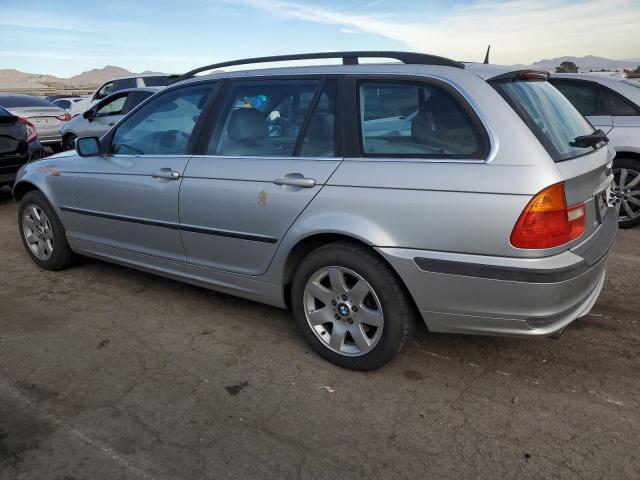 WBAEP33422PF00401 - 2002 BMW 325 XIT SILVER photo 2