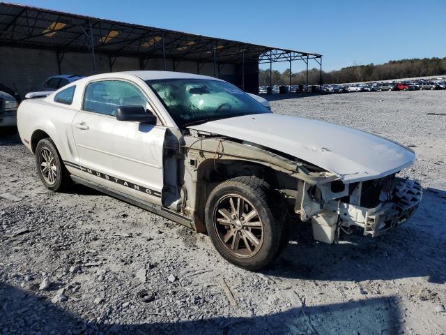 1ZVFT80N455156979 - 2005 FORD MUSTANG WHITE photo 4