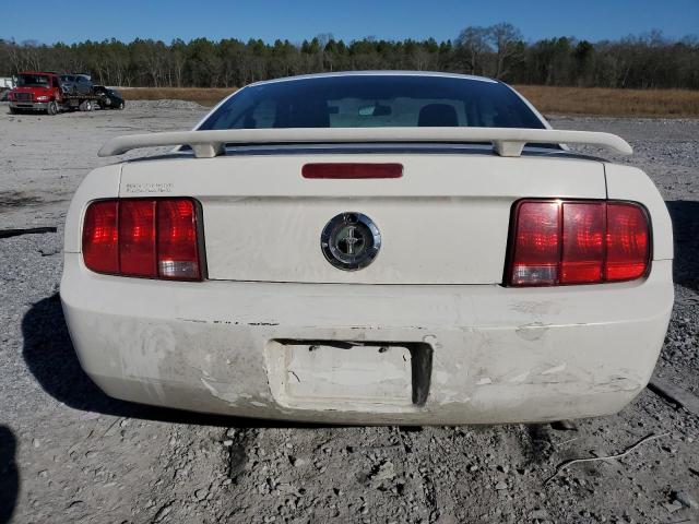 1ZVFT80N455156979 - 2005 FORD MUSTANG WHITE photo 6