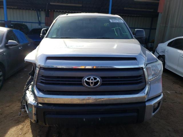 5TFUW5F10FX462653 - 2015 TOYOTA TUNDRA DOUBLE CAB SR/SR5 SILVER photo 5