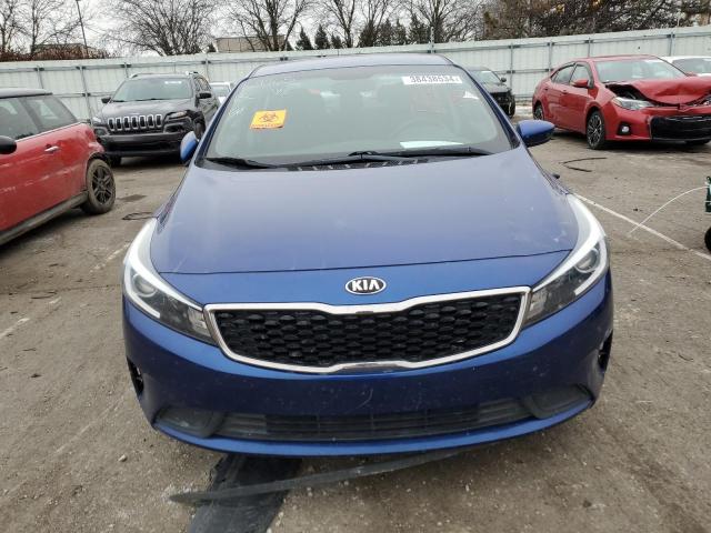 3KPFK4A77JE169965 - 2018 KIA FORTE LX BLUE photo 5