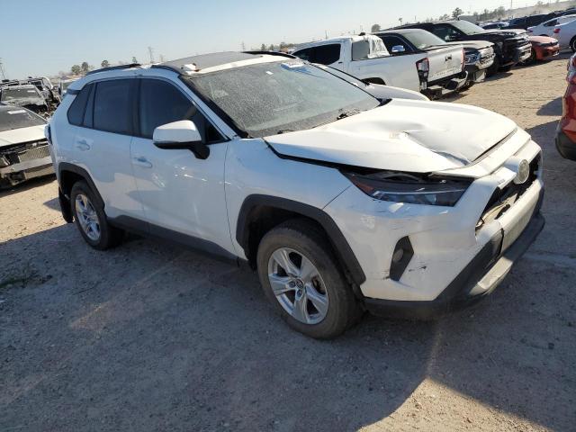 2T3W1RFV0KW031682 - 2019 TOYOTA RAV4 XLE WHITE photo 4