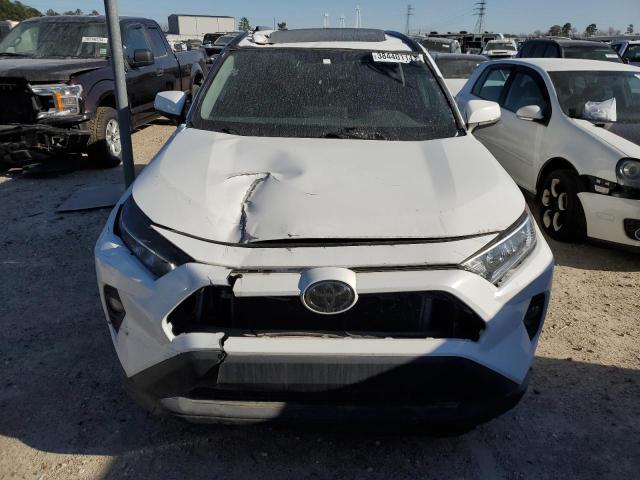 2T3W1RFV0KW031682 - 2019 TOYOTA RAV4 XLE WHITE photo 5