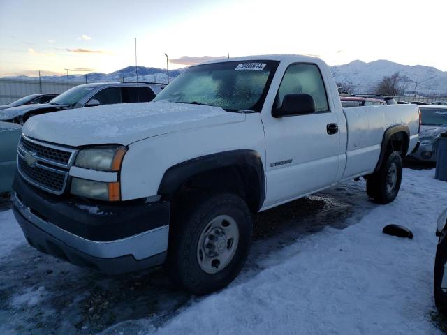 1GCGC24U05E264022 - 2005 CHEVROLET SILVERADO C2500 WHITE photo 1