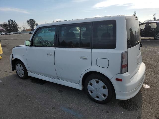 JTLKT334264081413 - 2006 TOYOTA SCION XB WHITE photo 2