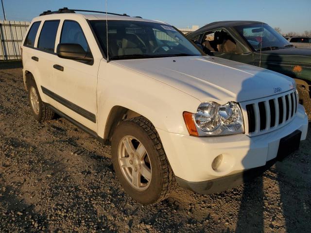 1J4HR48N15C502421 - 2005 JEEP GRAND CHER LAREDO WHITE photo 4