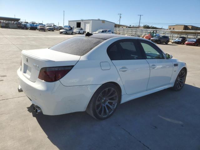 WBSNB9C57AC043268 - 2010 BMW M5 WHITE photo 3