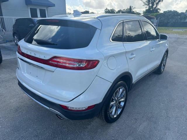 5LMCJ2C93KUL12091 - 2019 LINCOLN MKC SELECT WHITE photo 3