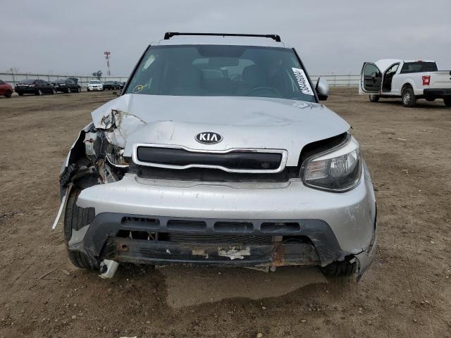 KNDJP3A50F7772929 - 2015 KIA SOUL + SILVER photo 5