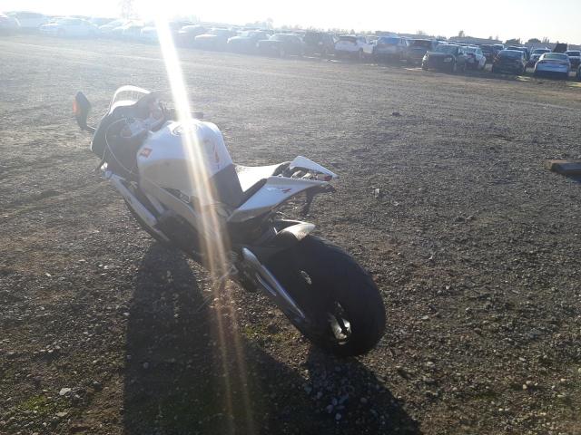 ZD4RKC014AS000069 - 2010 APRILIA RSV4 R WHITE photo 3