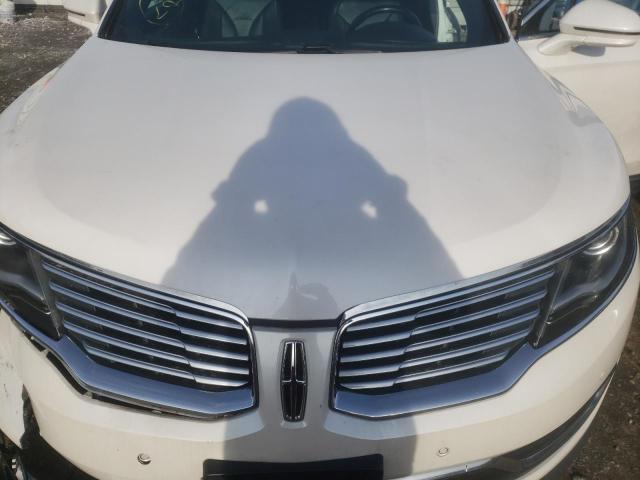 2LMPJ8LR7HBL16381 - 2017 LINCOLN MKX RESERVE WHITE photo 12