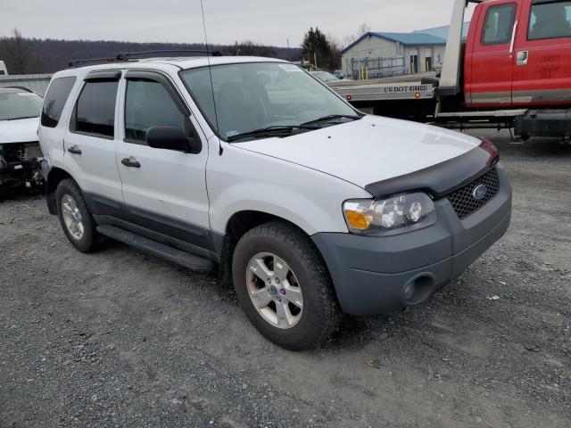 1FMYU93135KA56151 - 2005 FORD ESCAPE XLT WHITE photo 4