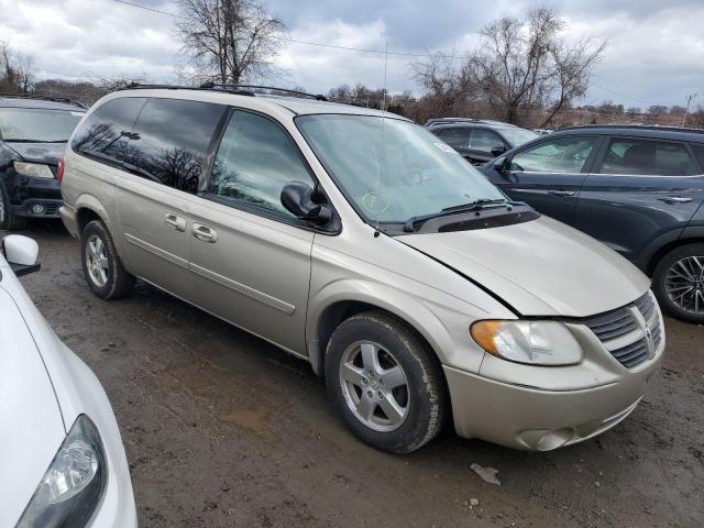 2D4GP44L45R352388 - 2005 DODGE CARAVAN SXT TAN photo 4