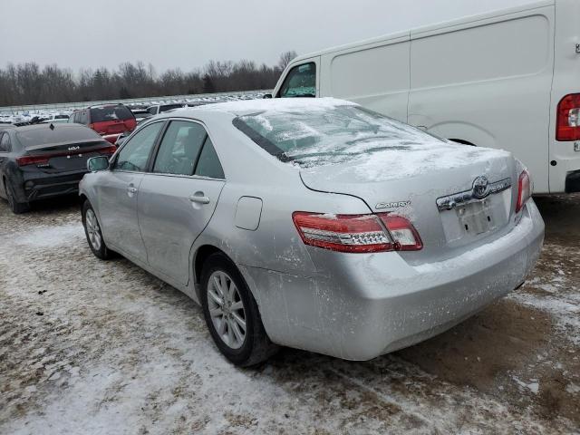 4T1BF3EK8BU133681 - 2011 TOYOTA CAMRY BASE SILVER photo 2