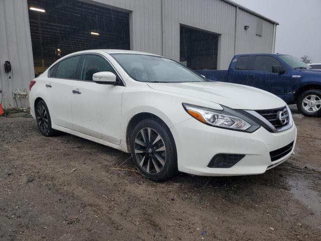 1N4AL3AP6JC169261 - 2018 NISSAN ALTIMA 2.5 WHITE photo 4