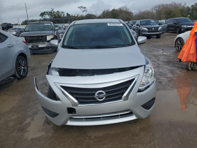 3N1CN7AP0FL907154 - 2015 NISSAN VERSA S SILVER photo 5