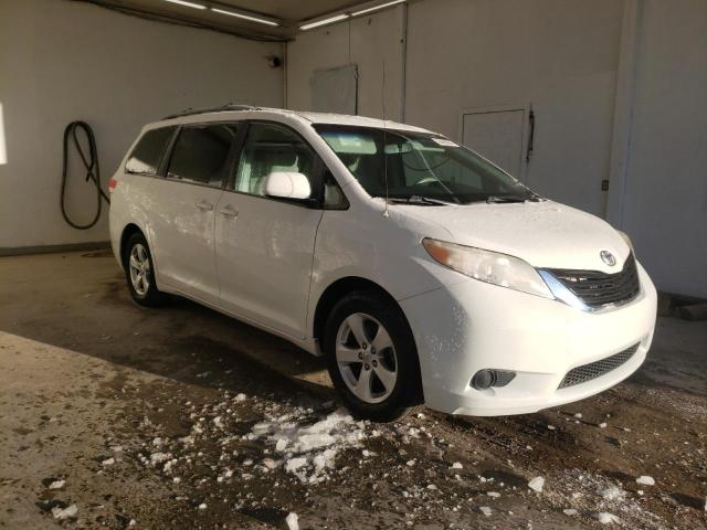 5TDKK3DC8ES465767 - 2014 TOYOTA SIENNA LE WHITE photo 4