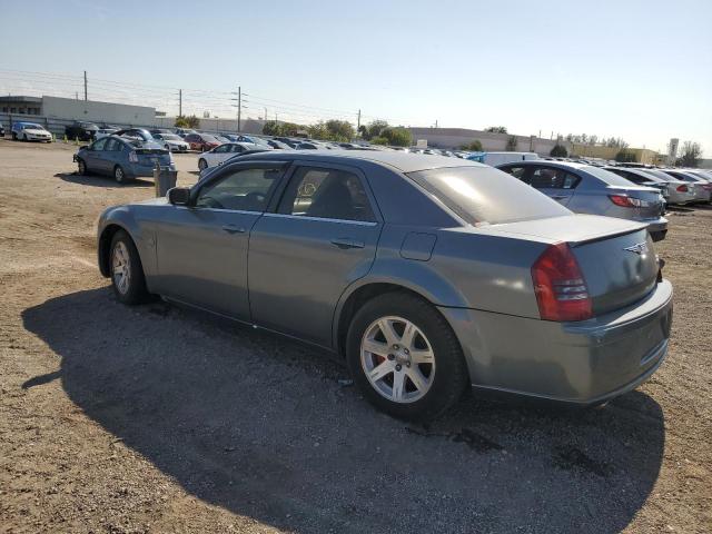 2C3LA73W06H534823 - 2006 CHRYSLER 300C SRT-8 GRAY photo 2