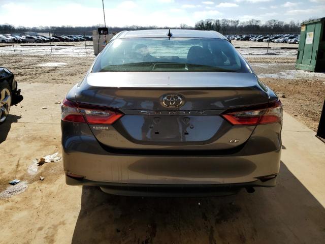 4T1C11AK0MU571353 - 2021 TOYOTA CAMRY LE GRAY photo 6