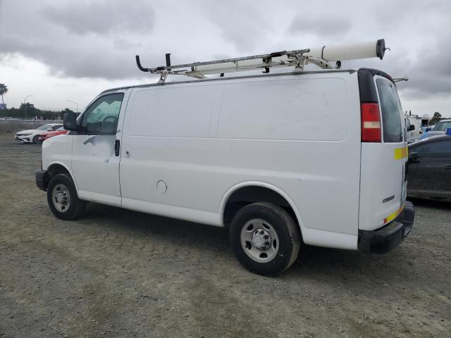 1GCGG25V061185390 - 2006 CHEVROLET EXPRESS G2 WHITE photo 2