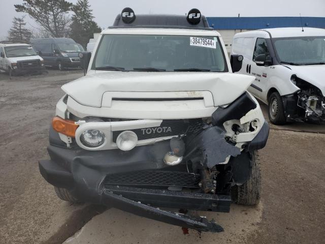 JTEBU4BF4CK126310 - 2012 TOYOTA FJ CRUISER WHITE photo 5