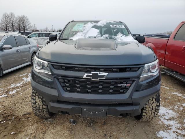 1GCGTEEN3J1218730 - 2018 CHEVROLET COLORADO ZR2 GRAY photo 5