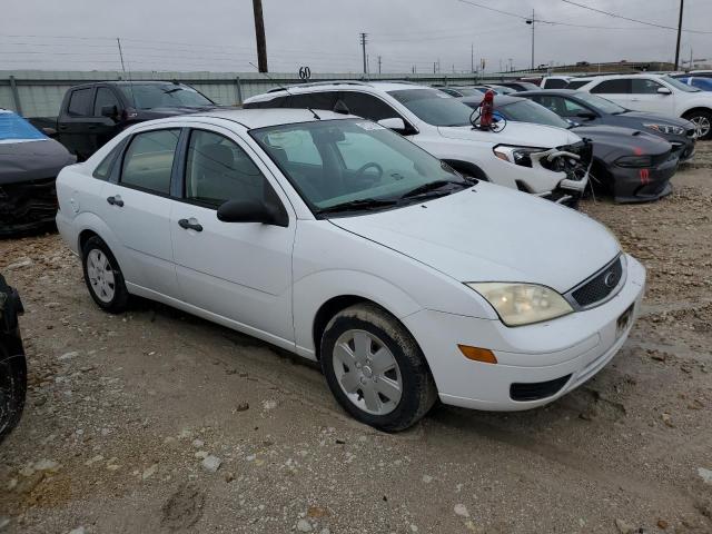 1FAHP34N77W331029 - 2007 FORD FOCUS ZX4 WHITE photo 4