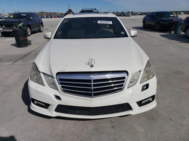 WDDHF7CB4AA024133 - 2010 MERCEDES-BENZ E 550 WHITE photo 5