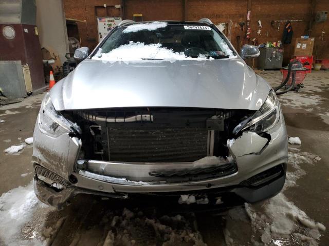 SJKCH5CR8JA044768 - 2018 INFINITI QX30 BASE SILVER photo 5