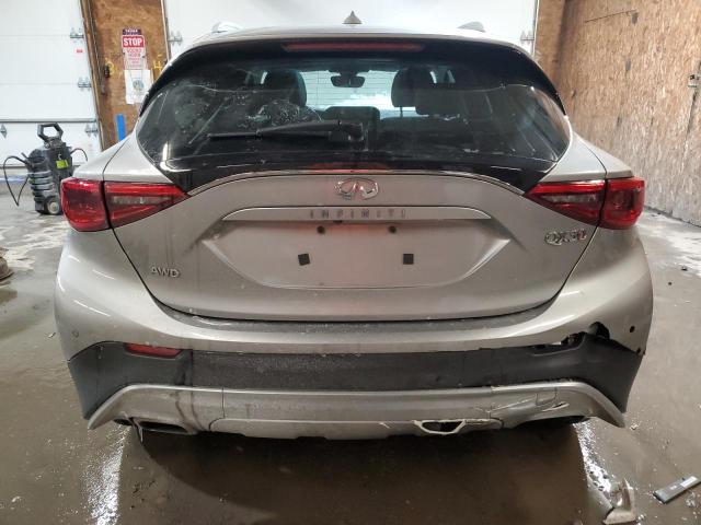 SJKCH5CR8JA044768 - 2018 INFINITI QX30 BASE Silber Foto 6