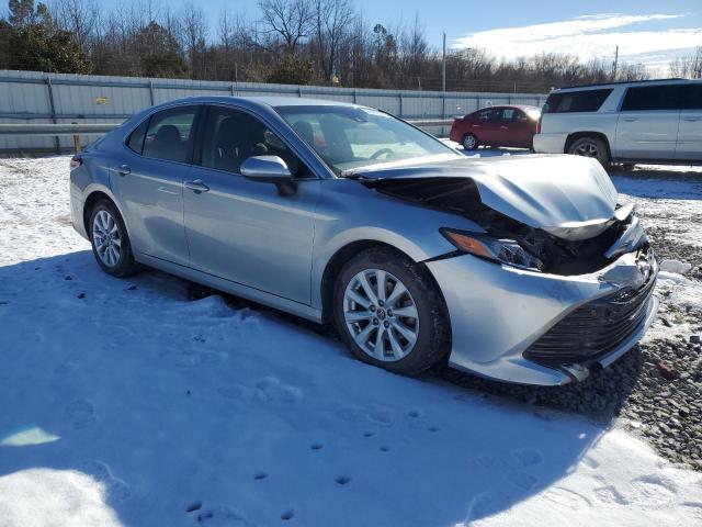 JTNB11HK4J3024217 - 2018 TOYOTA CAMRY L SILVER photo 4