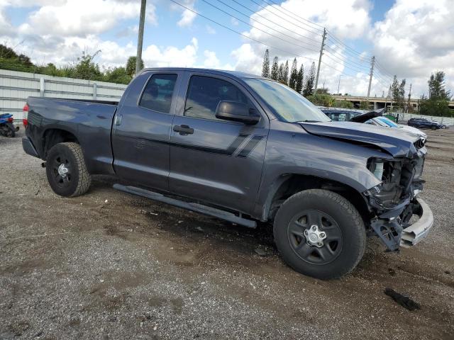 5TFRM5F13FX095033 - 2015 TOYOTA TUNDRA DOUBLE CAB SR/SR5 GRAY photo 4