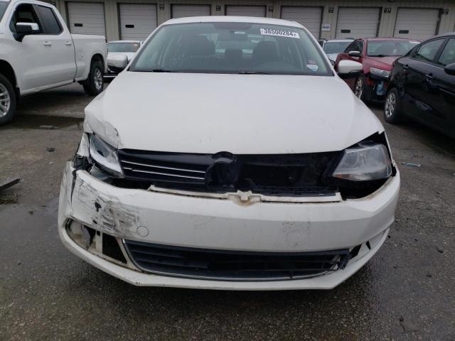 3VWDX7AJ3DM415391 - 2013 VOLKSWAGEN JETTA SE WHITE photo 5