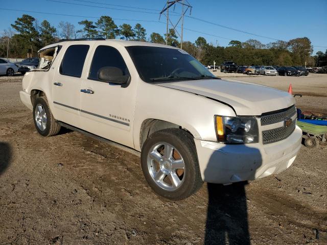 1GNSCKE06DR237962 - 2013 CHEVROLET SUBURBAN C1500 LTZ WHITE photo 4