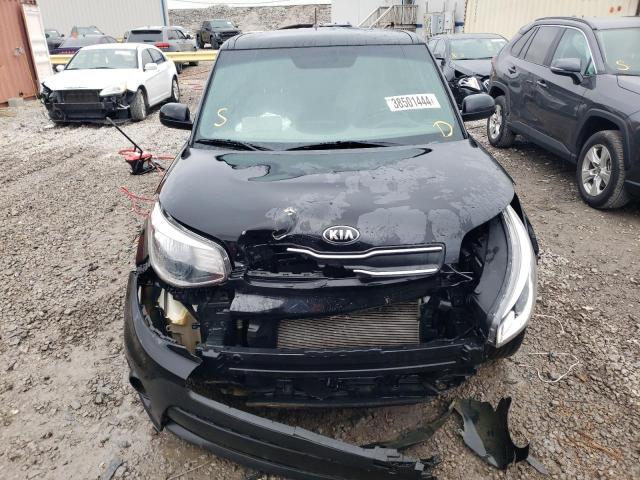 KNDJN2A20J7587455 - 2018 KIA SOUL BLACK photo 5