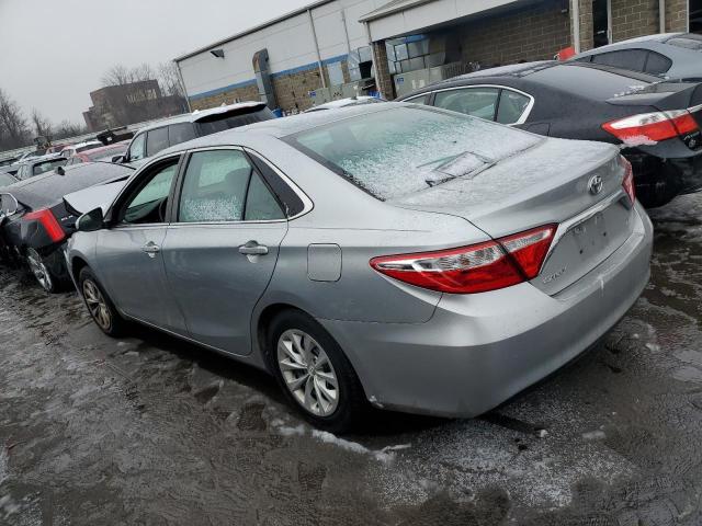 4T4BF1FKXGR571585 - 2016 TOYOTA CAMRY LE SILVER photo 2