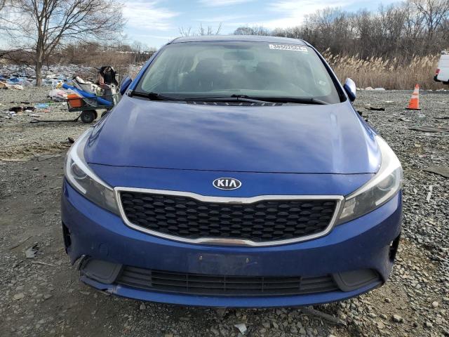 3KPFK4A72HE098359 - 2017 KIA FORTE LX BLUE photo 5