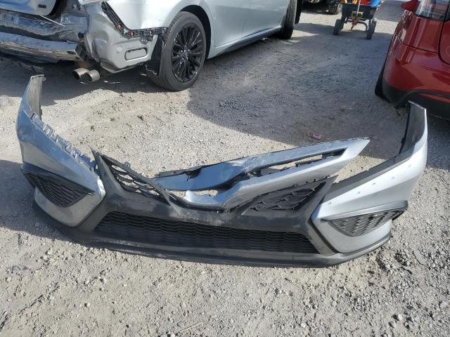 4T1G11AK2MU462068 - 2021 TOYOTA CAMRY SE SILVER photo 12